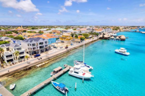 Seaview Caribe with fantastic sea views and close to the best restaurants